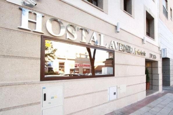 Hostal Avenida Barajas Madrid Buitenkant foto