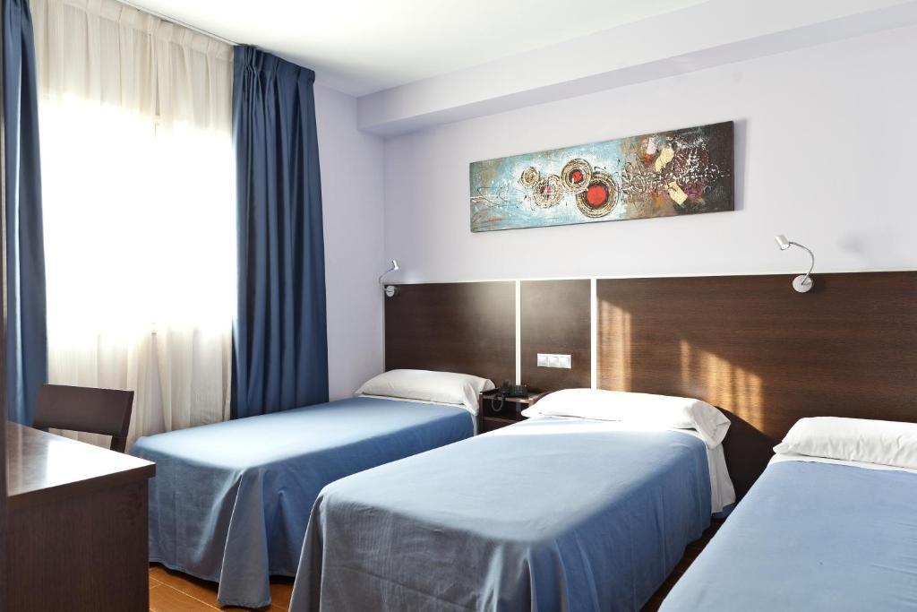 Hostal Avenida Barajas Madrid Buitenkant foto