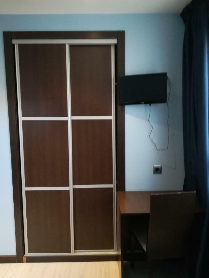 Hostal Avenida Barajas Madrid Buitenkant foto